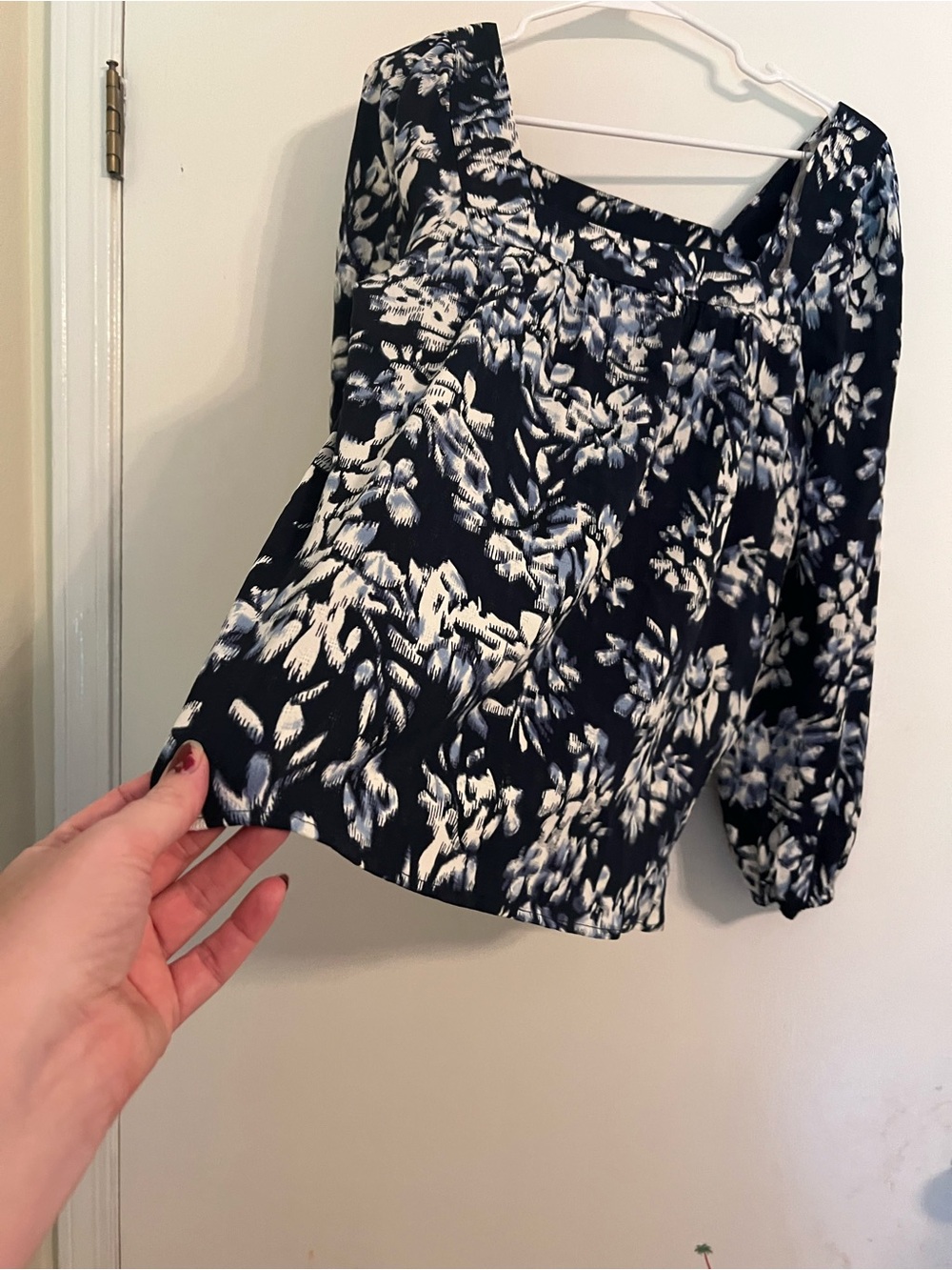 Lee 90’s Style Navy and White Floral Square-Neck Top Size L